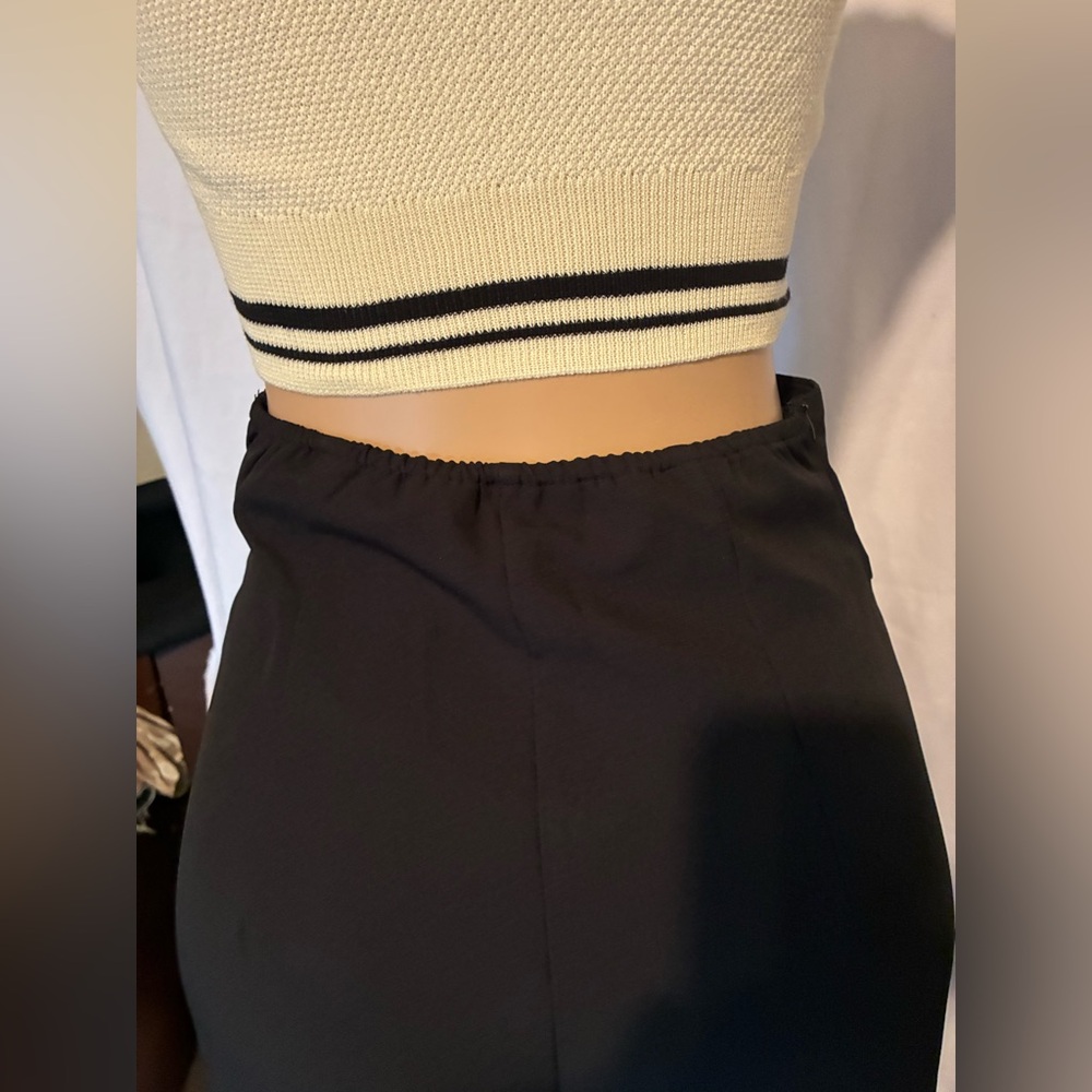 SHEIN Black and Cream Ribbed Crop Tank Top - Picture 5 of 6